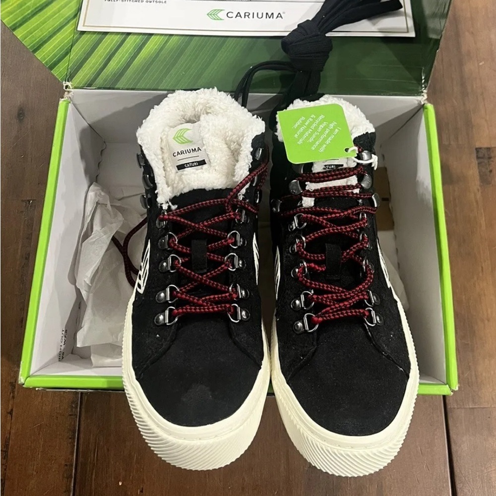NIB Cariuma Caturi Black Suede Ivory Logo Boot  Size W5 M 3.5 Unisex